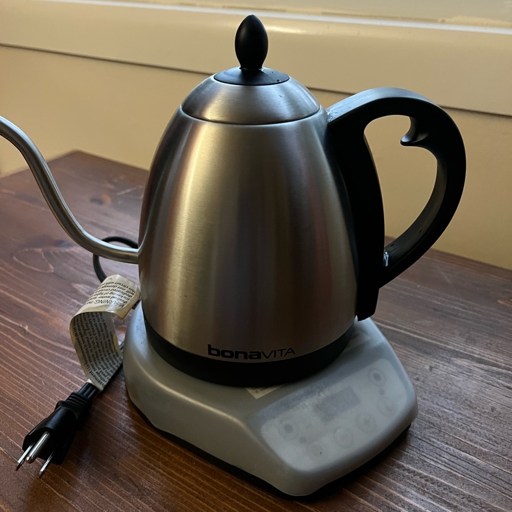 Avita Silver Electric Kettle
